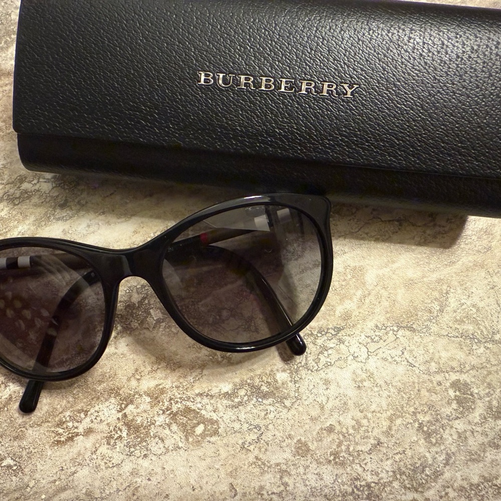 Burberry Elegant Black Sunglasses for Women